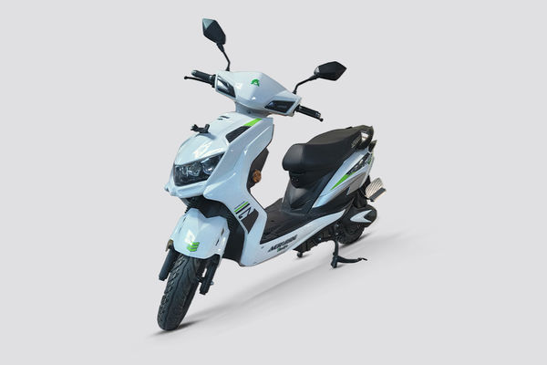 Aeroride YB2000 Front Left Quarter View