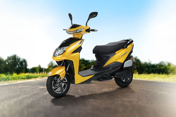 AMO Electric Jaunty I-Pro  फ्रंट लेफ्ट क्वार्टर व्यू