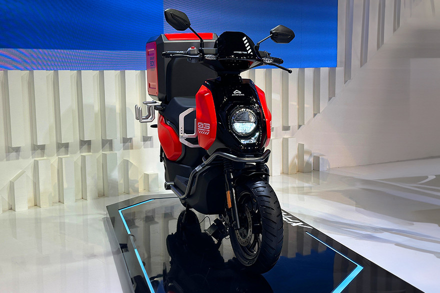 Ampere Xpress Front Right Quarter View