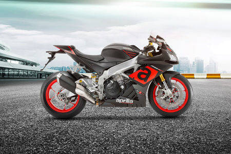 Aprilia RSV4 (2012-2019) Right Side View