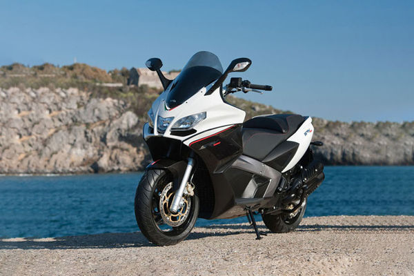 Aprilia SRV 850 Front Left Quarter View