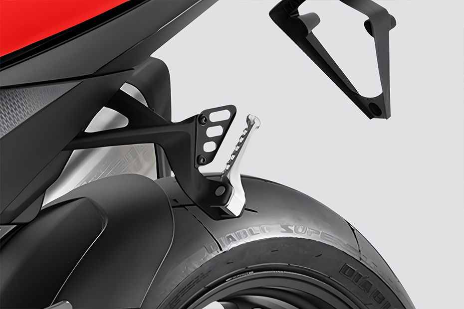 Aprilia RSV4 image 12