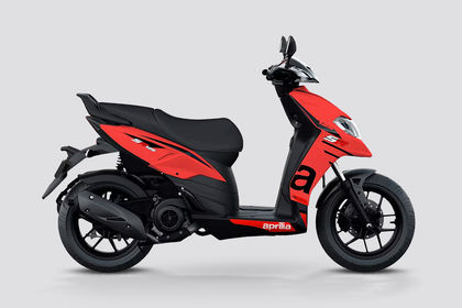 Aprilia SR 125 Side Profile View (Right) Aprilia SR 125 Side Profile View (Right)