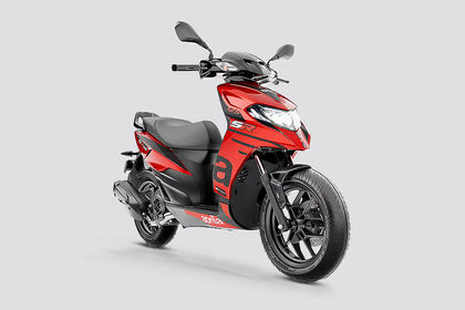 Aprilia SR 125 Front Right Quarter View Aprilia SR 125 Front Right Quarter View