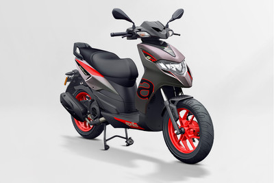 Aprilia SR 175 hp.e Front Right Quarter View