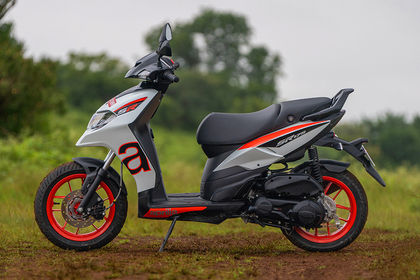 Aprilia SR 175 hp.e Side Profile View (Left) Aprilia SR 175 hp.e Side Profile View (Left)