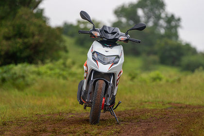 Aprilia SR 175 hp.e Front View Aprilia SR 175 hp.e Front View