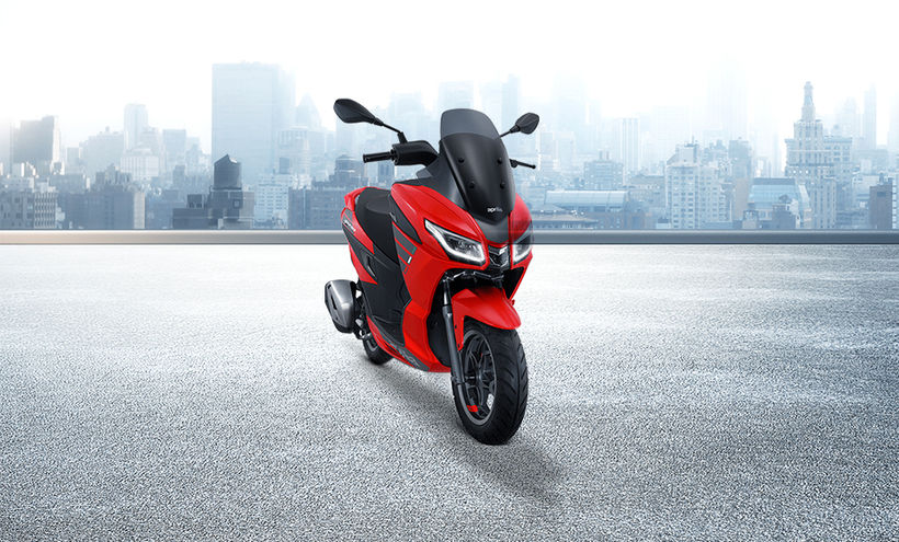 Aprilia SXR 125 Front Right View