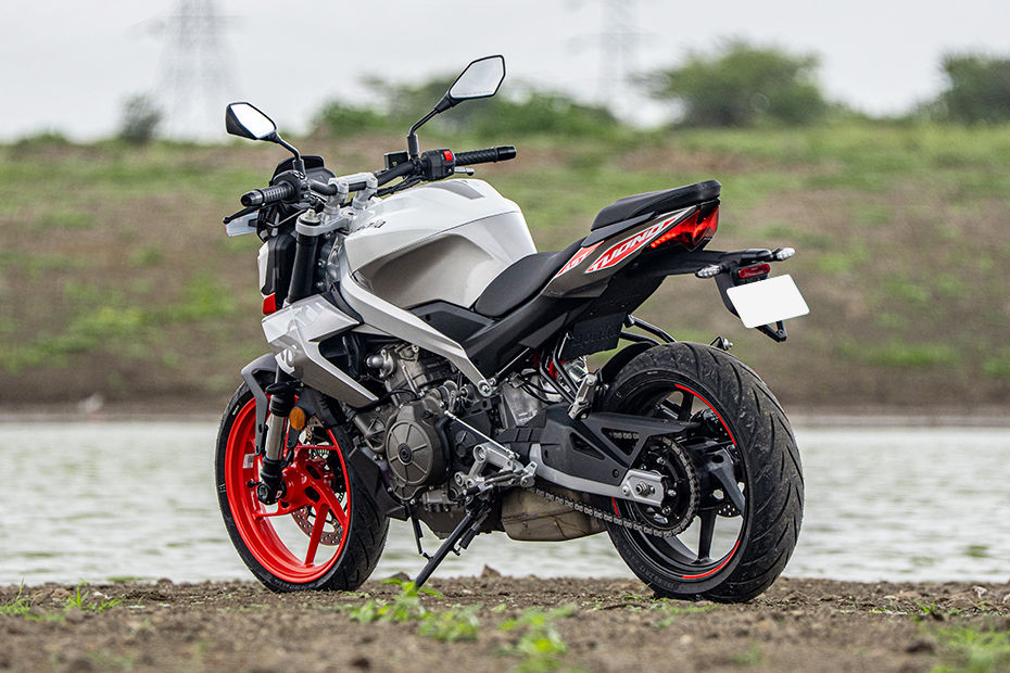 Aprilia Tuono 457 image 5