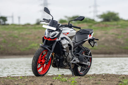 Aprilia Tuono 457 Front Left Quarter View Aprilia Tuono 457 Front Left Quarter View