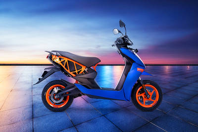 Ather 450 Apex[2024] Right Side View
