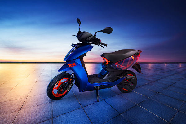 Ather 450 Apex[2024] Front Left Quarter View