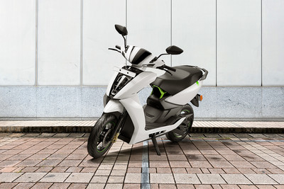 Ather 450 Front Left Quarter View