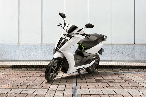 Ather 450 Front Left Quarter View Ather 450 Front Left Quarter View