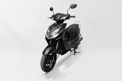 Avon E-Trust 900 Front Left Quarter View