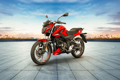 Bajaj Pulsar P150 Front Left Quarter View