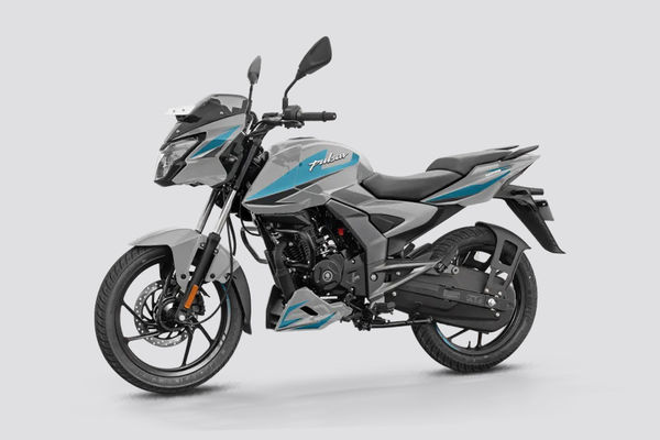 Bajaj Pulsar 125 Front Left Quarter View