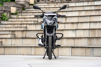 Bajaj Pulsar 125 Front View Bajaj Pulsar 125 Front View