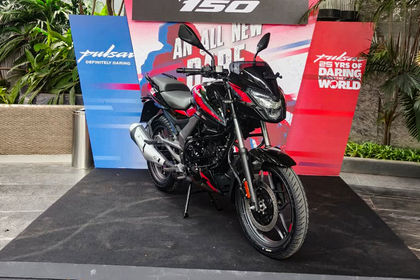 Bajaj Pulsar 150 Front Right Quarter View Bajaj Pulsar 150 Front Right Quarter View