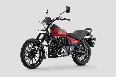 बजाज एवेंजर स्ट्रीट 160 Front Left Quarter View