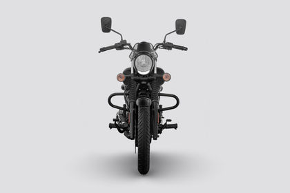 Bajaj Avenger 220 Street Front View