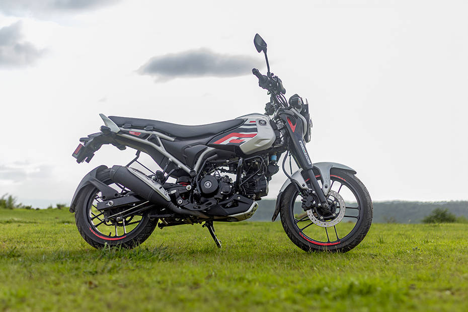 Bajaj Freedom 125 Right Side View