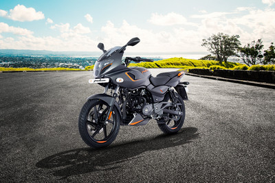 बजाज पल्सर 180एफ Front Left Quarter View