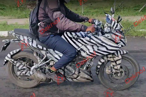 Bajaj Pulsar 250 Right Side View