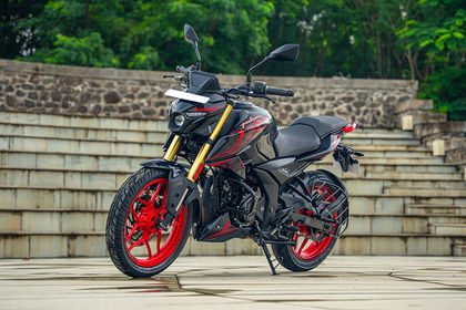 Bajaj Pulsar N160 S Front Left Quarter View Bajaj Pulsar N160 S Front Left Quarter View