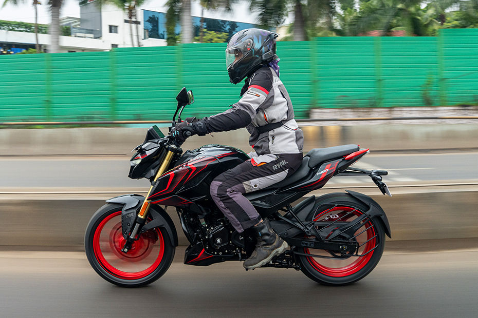 Bajaj Pulsar N160 S image 11