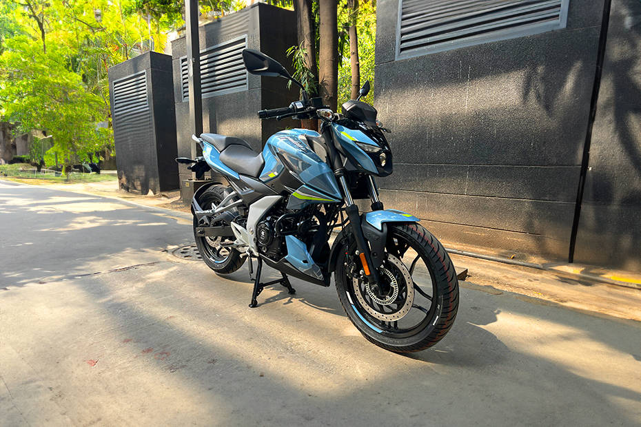 Bajaj Pulsar N160 Front Right View