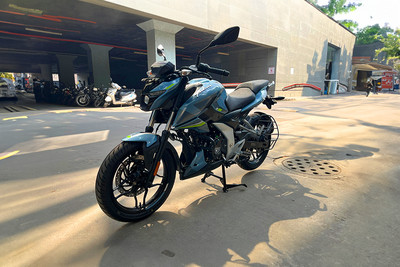 Bajaj Pulsar N160 Front Left Quarter View