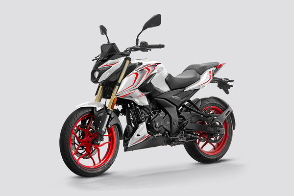 Bajaj Pulsar N250 Front Left Quarter View Bajaj Pulsar N250 Front Left Quarter View
