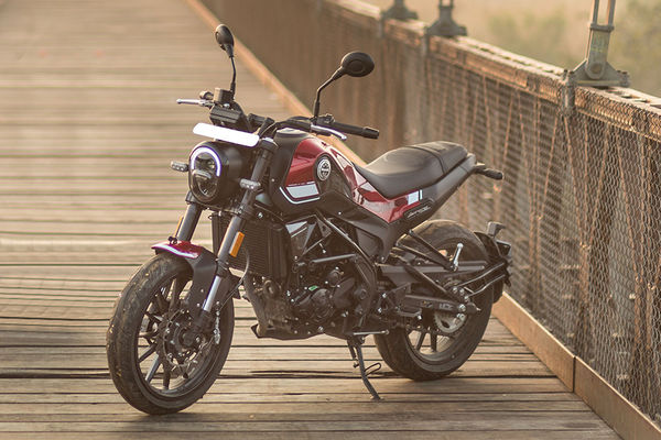 Benelli Leoncino 250 Front Left Quarter View Benelli Leoncino 250 Front Left Quarter View