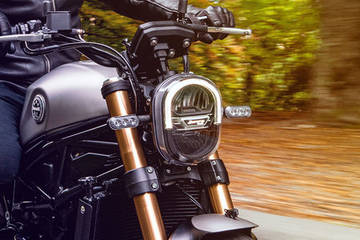 Benelli Leoncino 800 Head Light