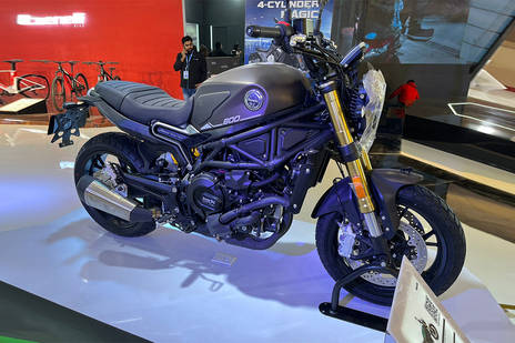 Benelli Leoncino 800 STD