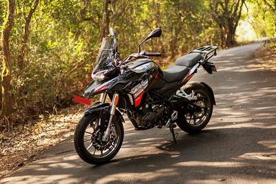 Benelli TRK 251 Front Left Quarter View