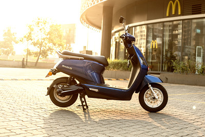 BGauss B8 Side Profile View (Right)