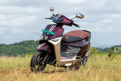 BGauss C12 MaxR Front Left Quarter View