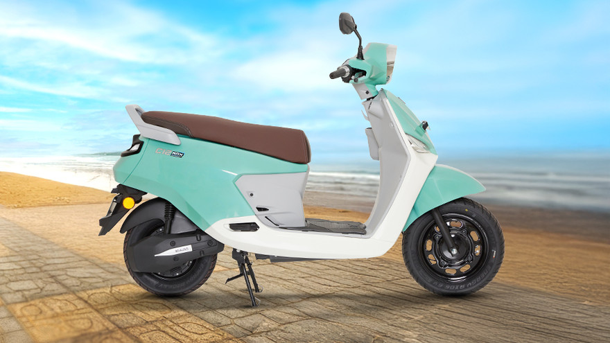 BGauss Max C12 Side Profile View (Right)