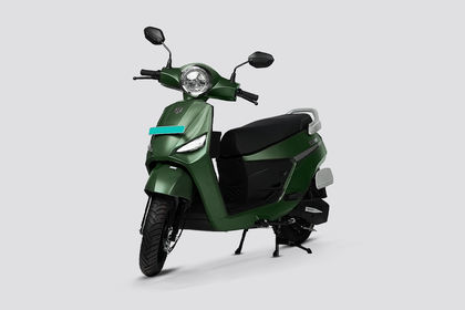 BGauss Max C12 Front Left Quarter View