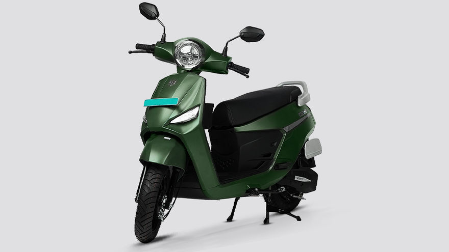 BGauss Max C12 Front Left Quarter View