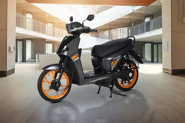 BGauss RUV 350 Front Left Quarter View BGauss RUV 350 Front Left Quarter View