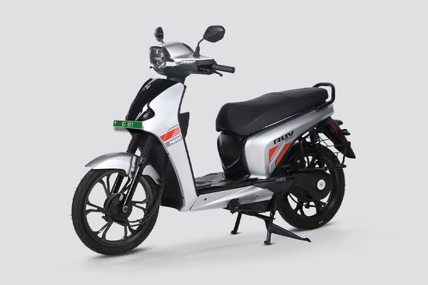 BGauss RUV 350 Front Left Quarter View BGauss RUV 350 Front Left Quarter View