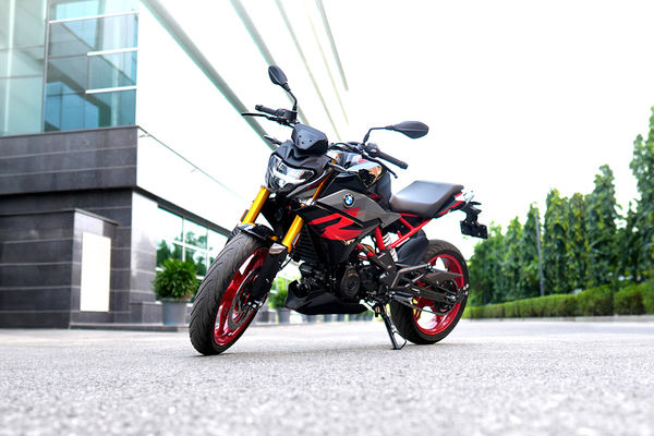 BMW G 310 R Front Left Quarter View