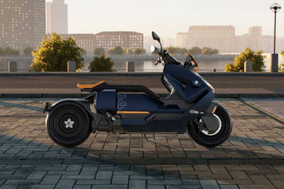 BMW CE 04 दाईं ओर का दृश्य