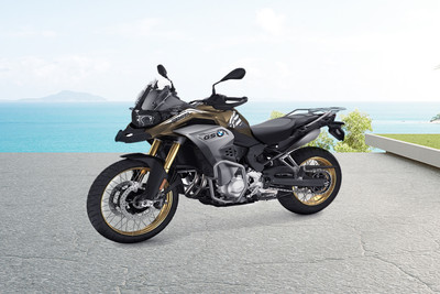 BMW F 850 GS Adventure Front Left Quarter View