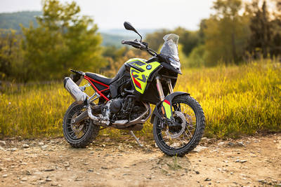 BMW F 900 GS फ्रंट राइट व्यू