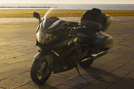 BMW K 1600 Grand America Front Left View