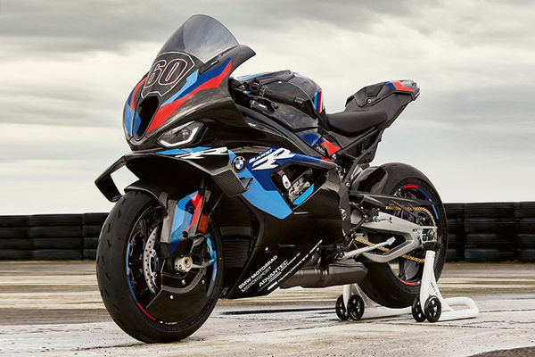 BMW M 1000 RR Front Left Quarter View